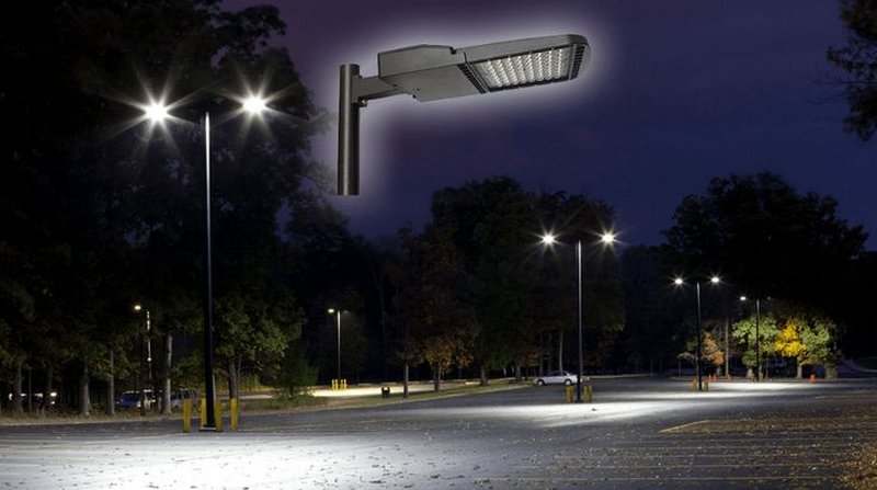 Các yếu tố ảnh hưởng đến giá trụ đèn pha cố định 6 bóng